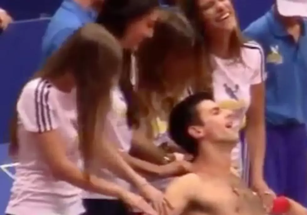 Novak Djokovic Gets Massage From Lovely Ladies During Match [VIDEO]