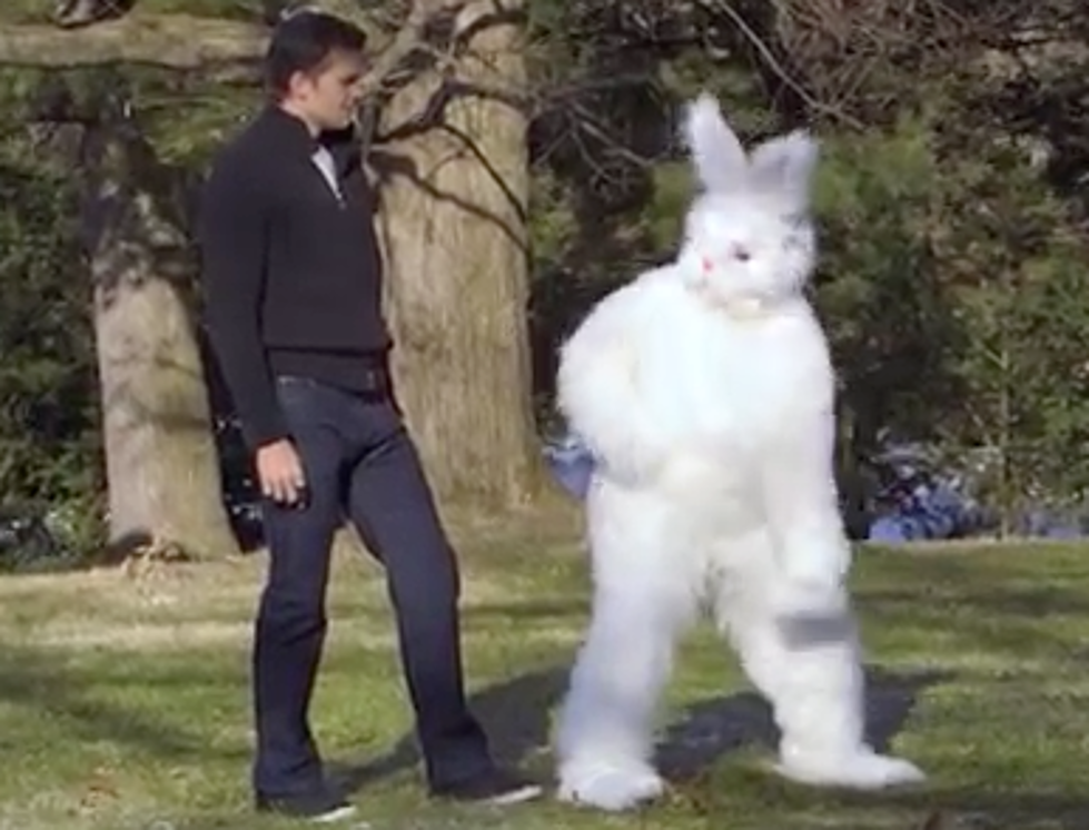 Tom Brady Teaches Touchdown Dance To Easter Bunny [VIDEO]