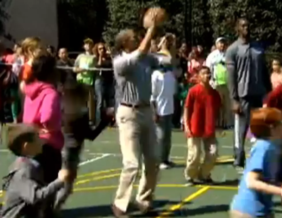 President Barack Obama Misses 18 Straight Basketball Shots [VIDEO]