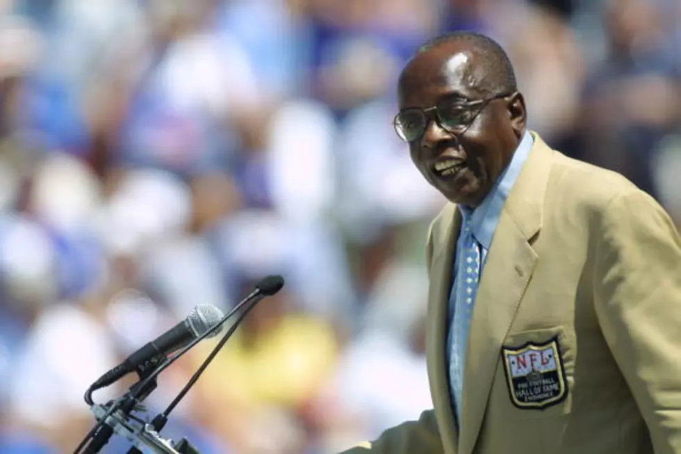 NFL Hall Of Famer Deacon Jones Passes Away