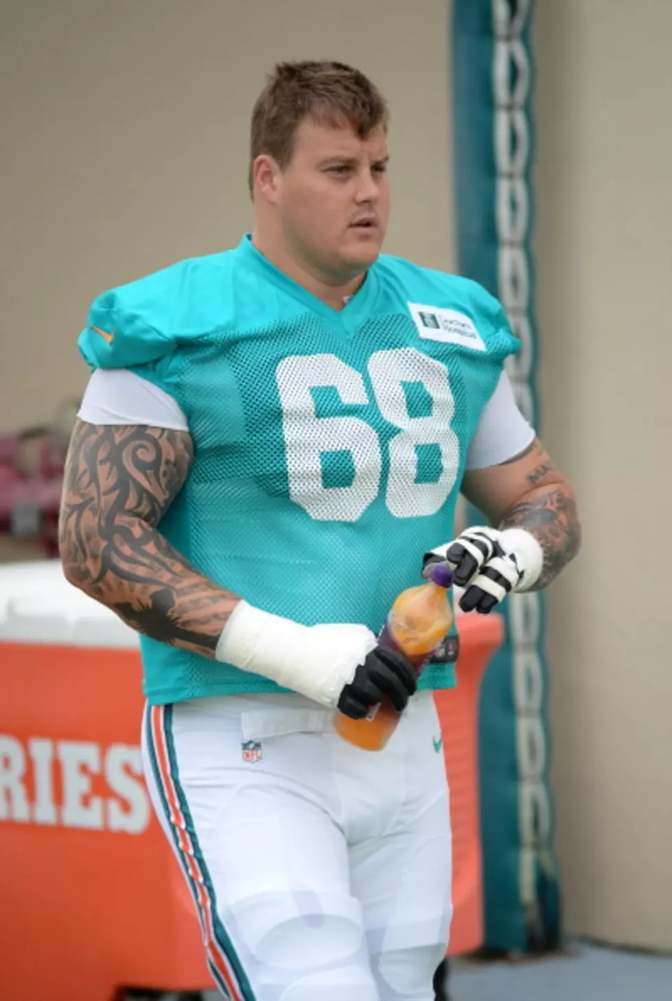 Richie Incognito Busts Up Own Ferrari