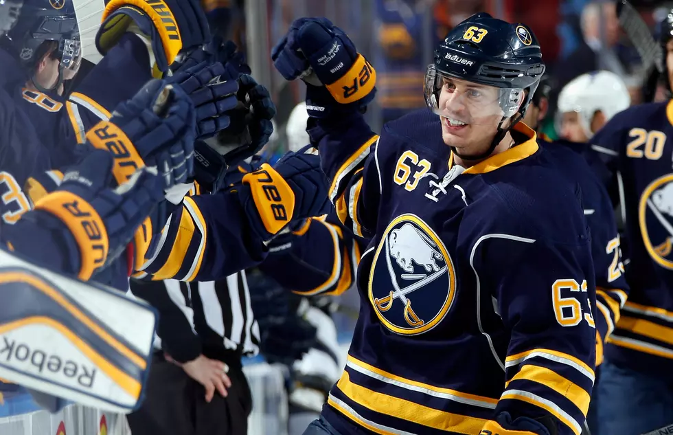 Sabres&#8217; Tyler Ennis&#8217; Insane Back-Handed Goal [VIDEO]