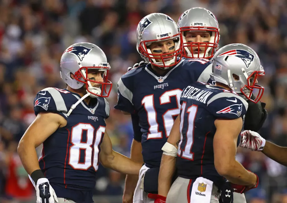 Patriots Rout Dolphins to Go 7-0