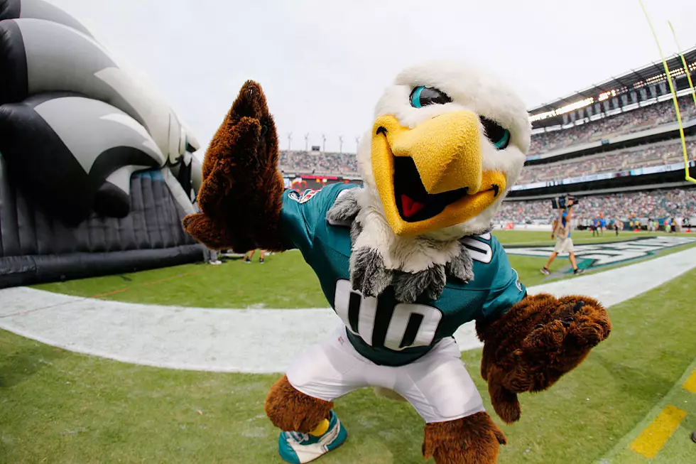 Eagles Mascot Swoop On How To Beat The Patriots [VIDEO]