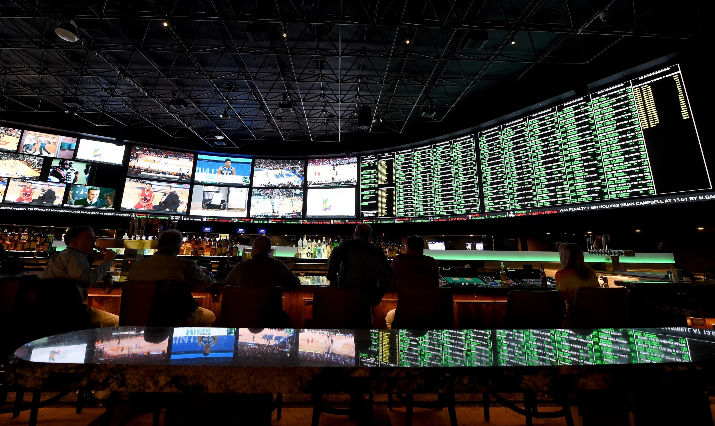 best mobile sports betting stocks