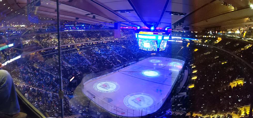 This Is What Happens When They Turn Out The Lights at MSG While You Take a Panorama
