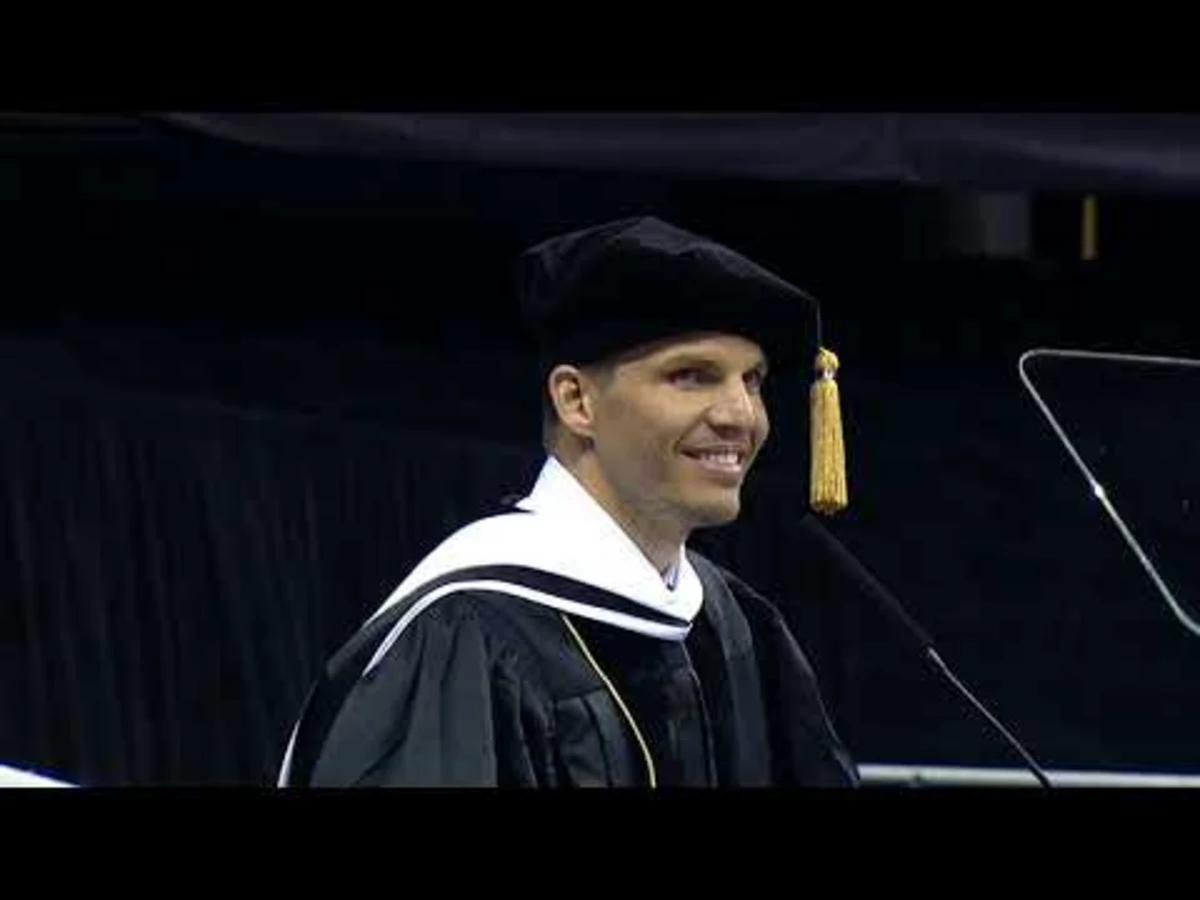 Kyle Korver, once traded for a copier, uses story to inspire graduates