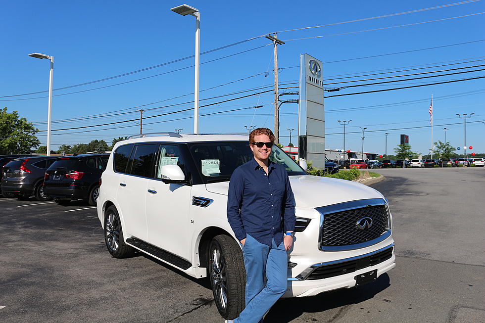 Chris Finds the Infiniti QX80 Big Enough for All This Year&#8217;s Free Agency Hype