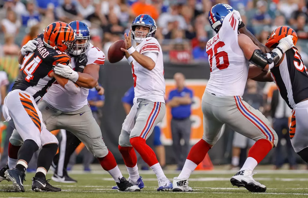 Rookie Jones Leads Giants to 2nd Straight Victory