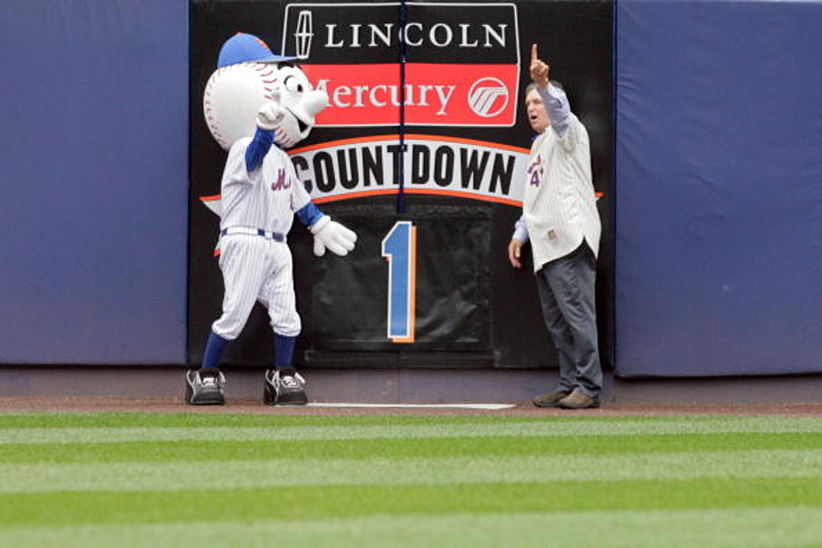 Larger than life: Mets unveil Seaver statue at Citi Field