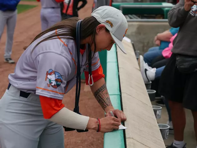 Kelsie Whitmore makes baseball history for Staten Island FerryHawks
