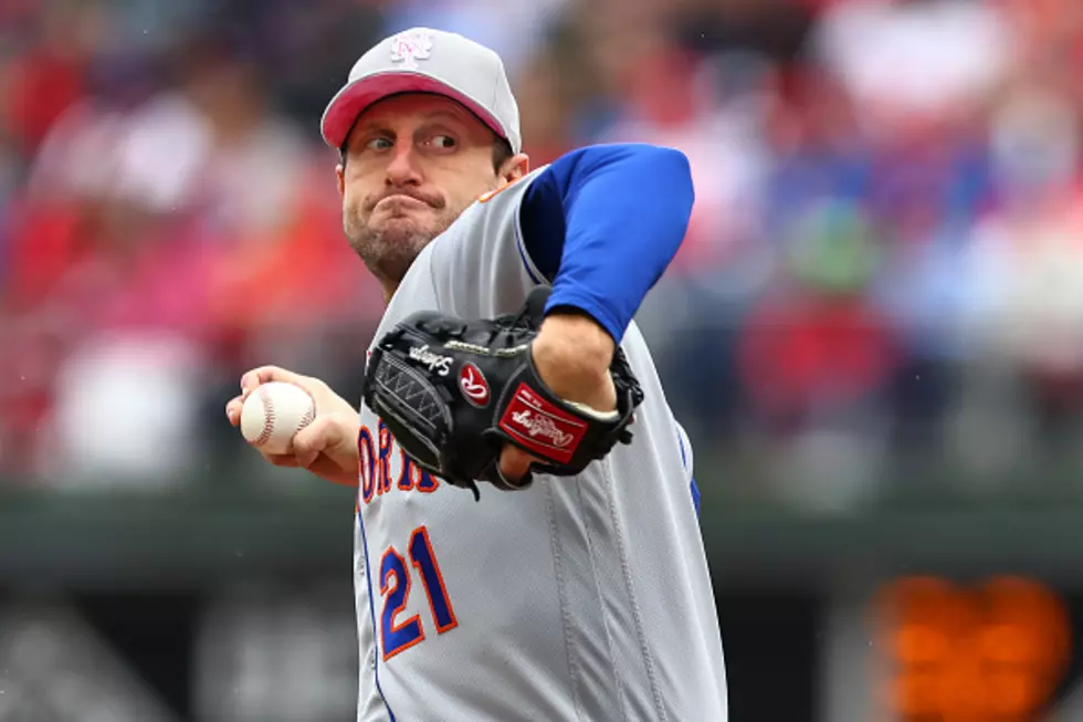 Unusual Position "Coaching" By This New York Mets Pitcher