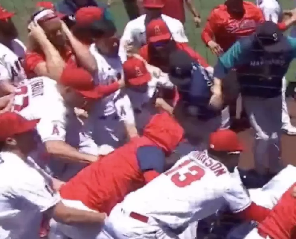 Ex-New York Met Thor Fixes Hair During A Brawl