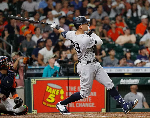 Yankees' Aaron Judge Breaks Roger Maris's AL Home-Run Record - Bloomberg