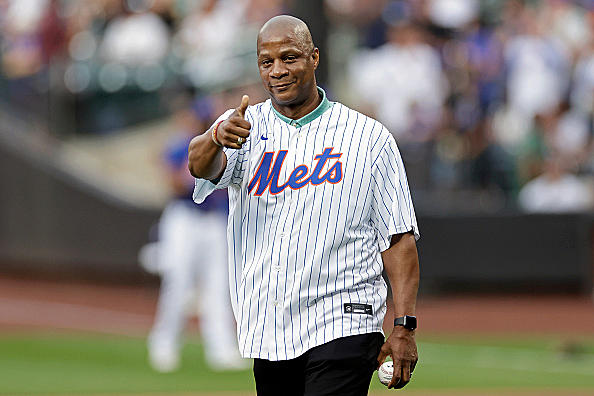 Overcomer' Darryl Strawberry appears at ValleyCats game