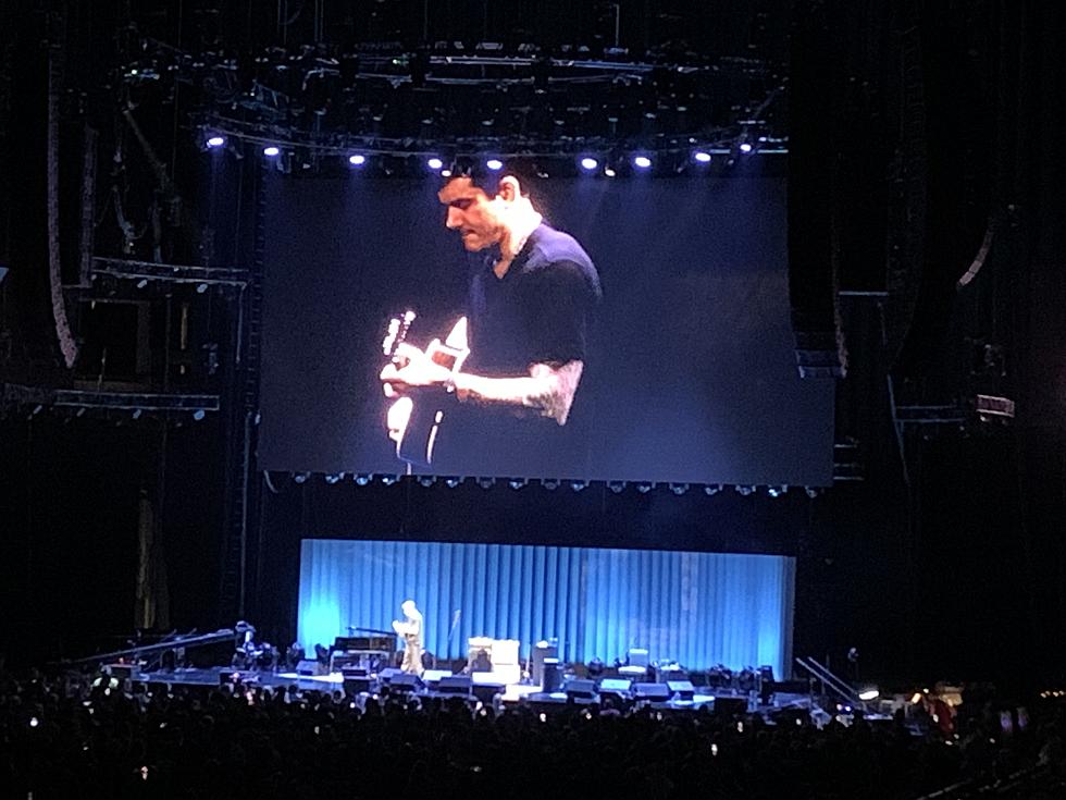 John Mayer’s Introspective Show Dazzles New York’s UBS Arena