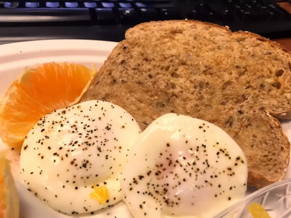 Healthy Workday Breakfast in 5 Mins: Poached Eggs, Fruit, & Toast [RECIPE]