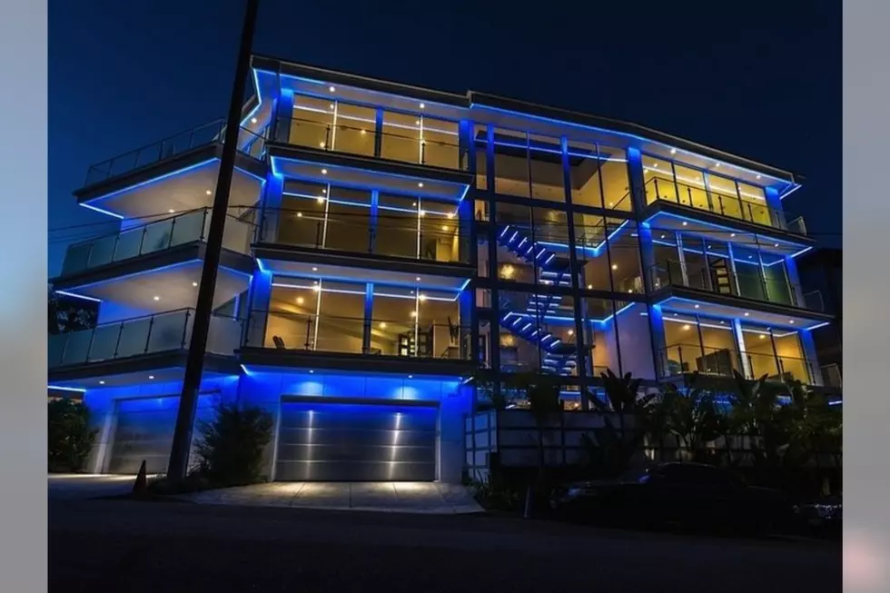 See Inside the L.A. Mansion Where Famous TikTok Stars Live [PICS]