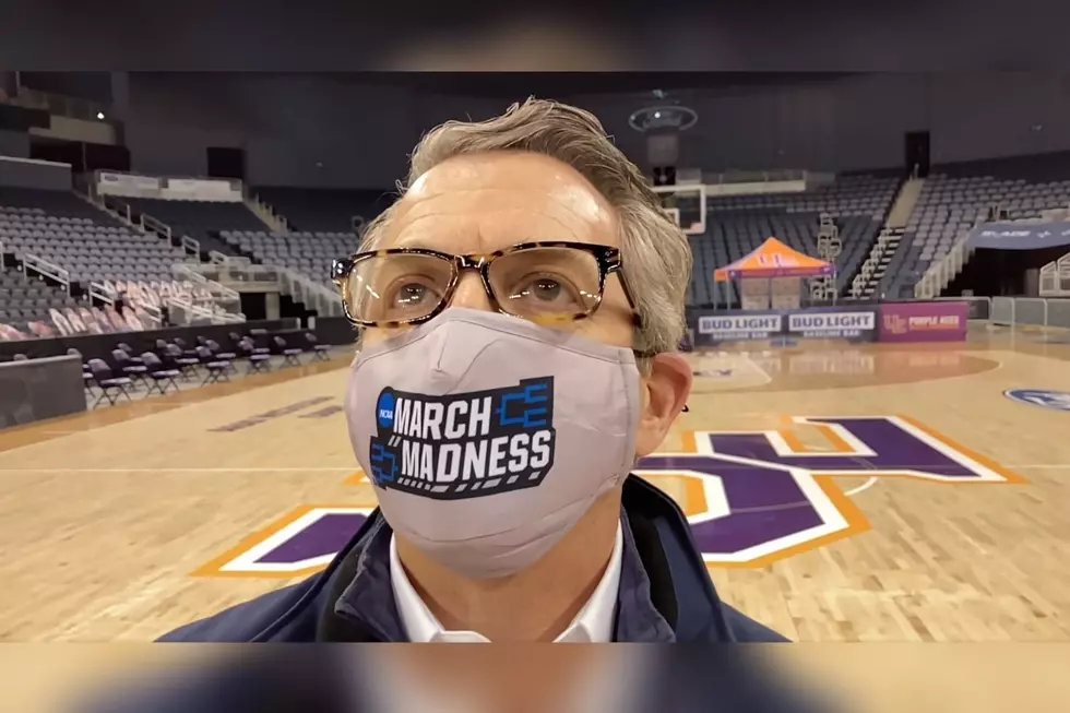 Watch Mayor Winnecke Drain a Jump Shot Before Dropping News From the NCAA