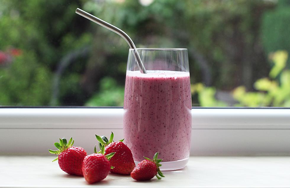 Simple Smoothie Recipe Tastes Exactly Like a Strawberry Milkshake