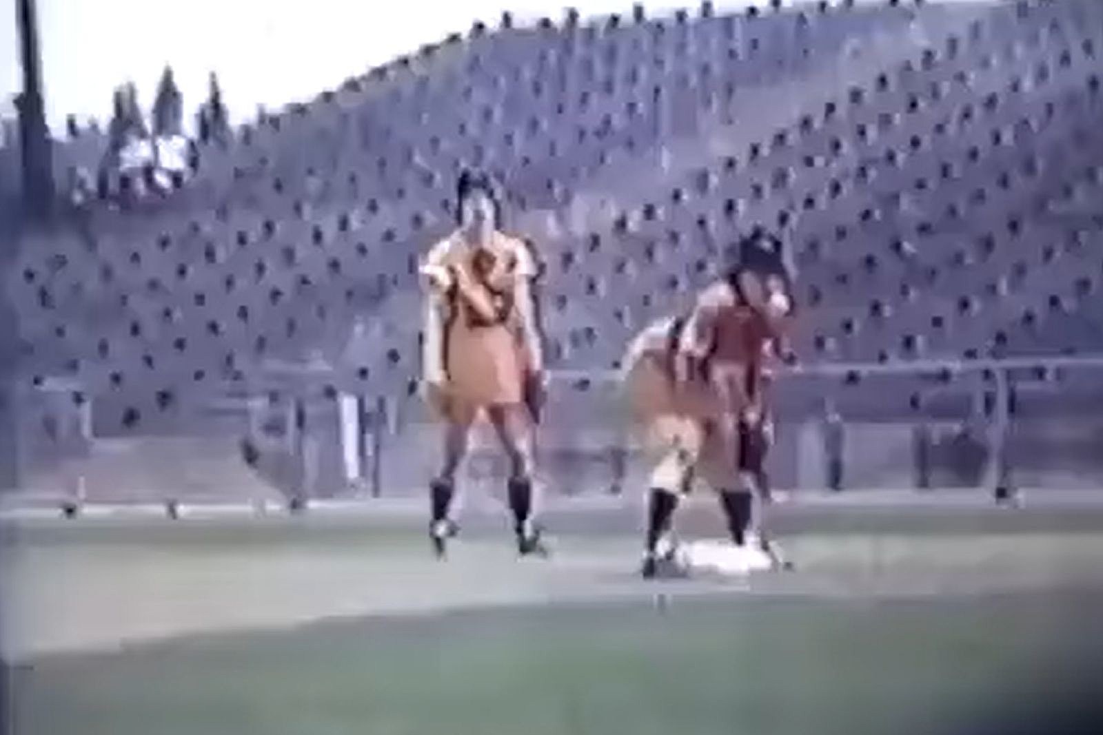 Vintage Footage Shows Real-Life Rockford Peaches Amazing Baseball Skills –  No Movie Magic Here [Video]
