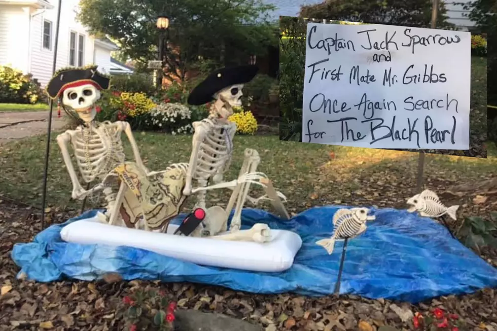 Southern Indiana Skeleton Crew Halloween Display is Back and Changes Scenes Daily