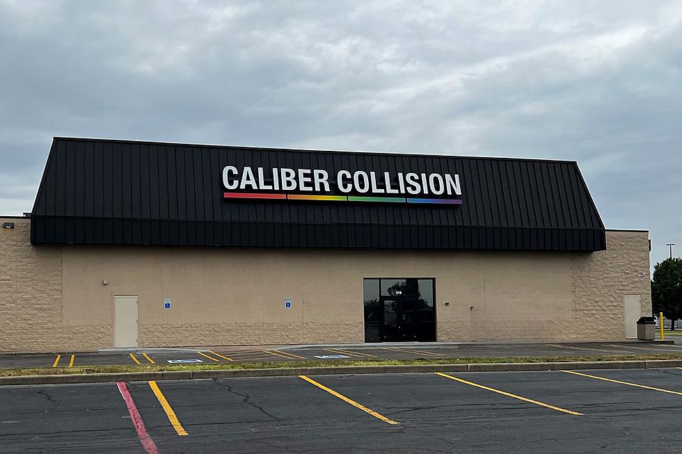 Evansville&#8217;s Former Toys &#8220;R&#8221; Us Building has New Signage &#8216;Caliber Collision&#8217;