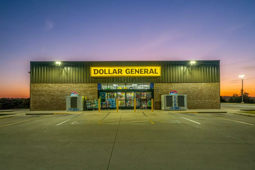 PHOTO: DG_store-outside