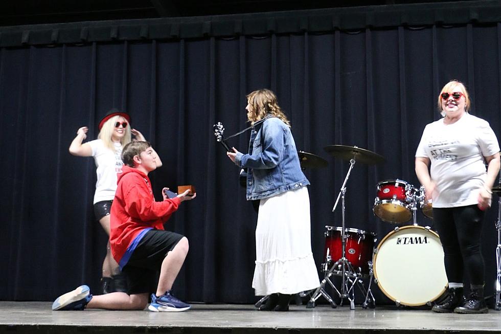 Indiana Teen&#8217;s Viral &#8216;Proposal&#8217; Could Inspire Taylor Swift and Travis Kelce