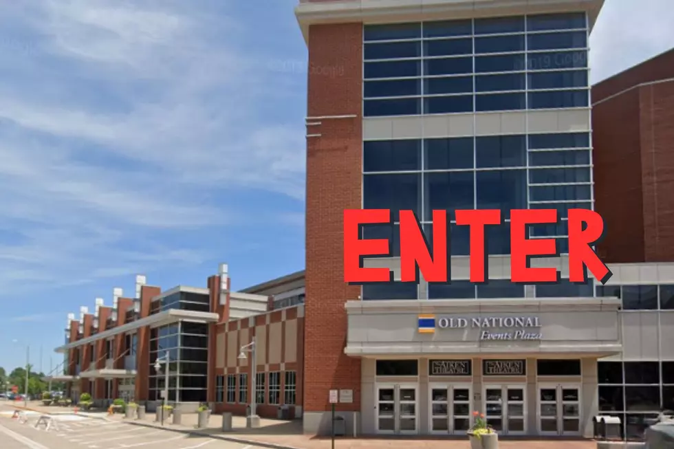 PHOTO: evansville horror con entrance