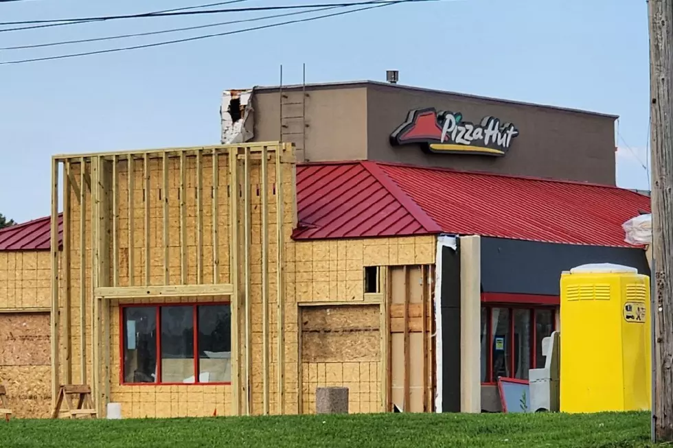 PHOTO: PIZZA HUT CREDIT CHASE DEWIG