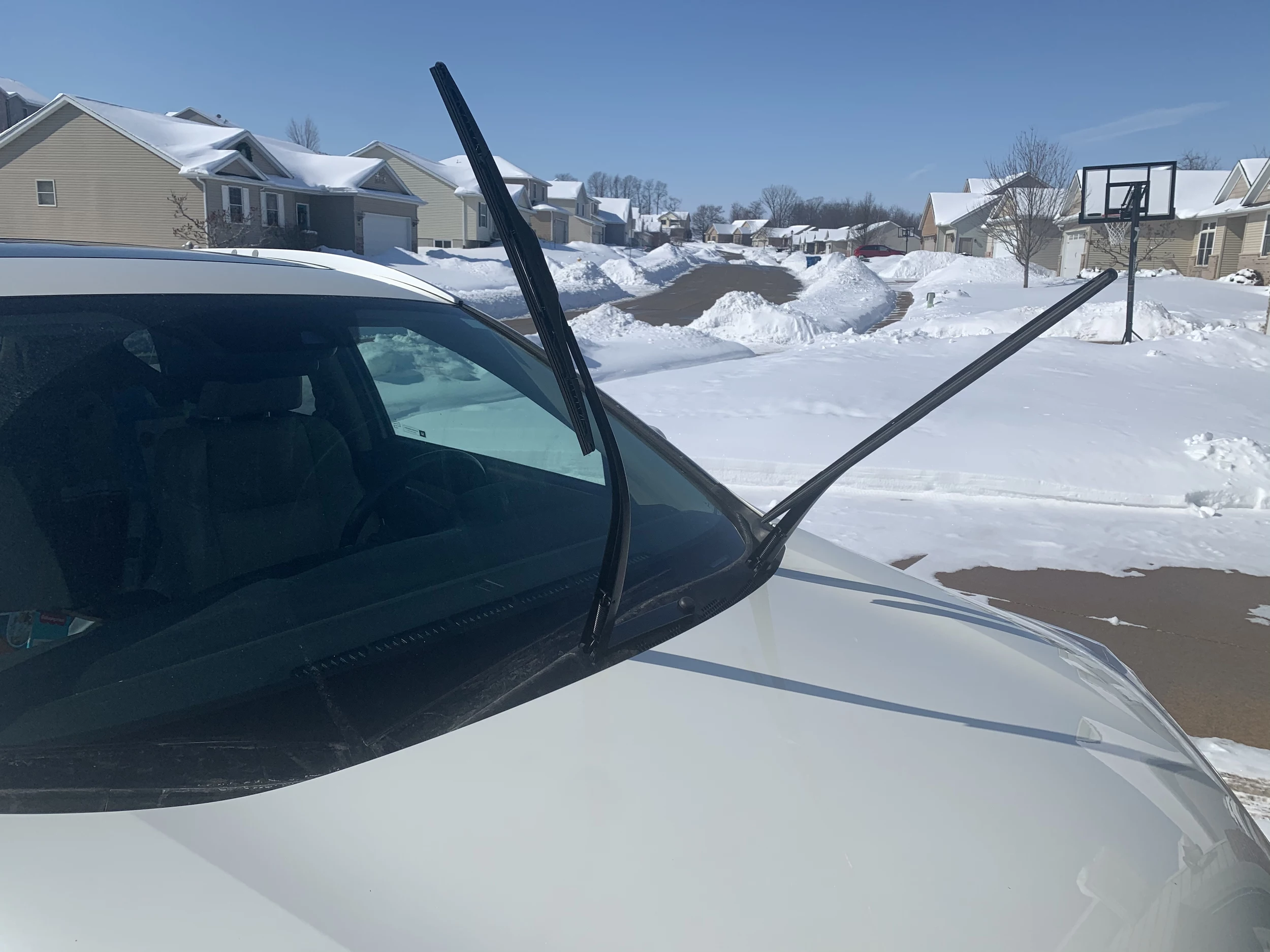 Should You Leave Your Windshield Wipers Up When Parked? - In The Garage  with
