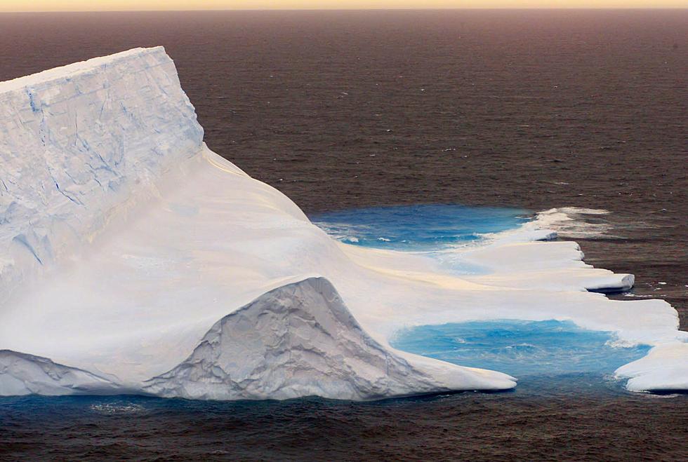 New Zealand Quake Creates Giant Iceberg