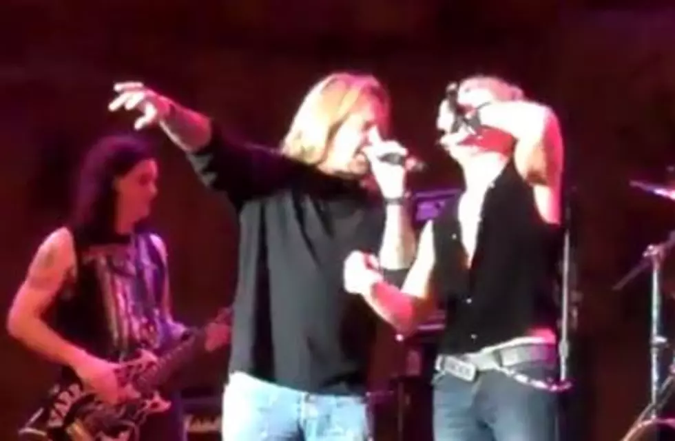 Vince Neil On Stage With Warrant [VIDEO]