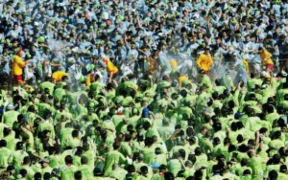 The World&#8217;s Largest Water Balloon Fight [Video]