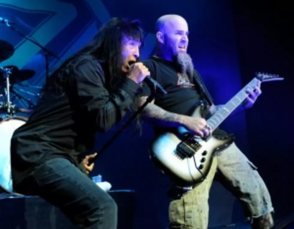 Anthrax&#8217;s Joey Belladonna Tackled By Security On Stage [VIDEO]