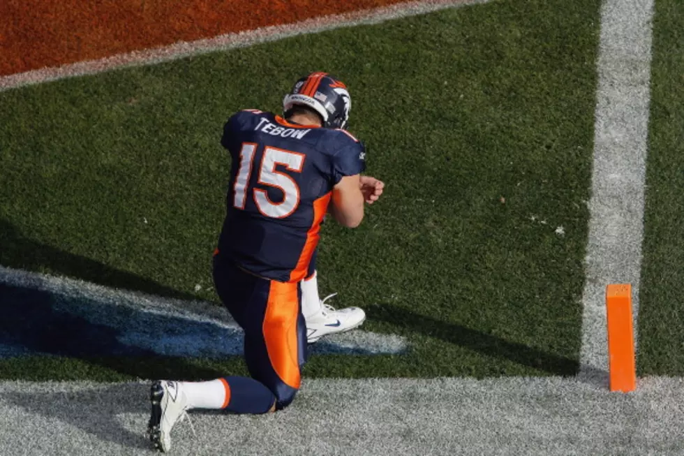 Tim Tebow Starts &#8220;Tebowing&#8221; Trend