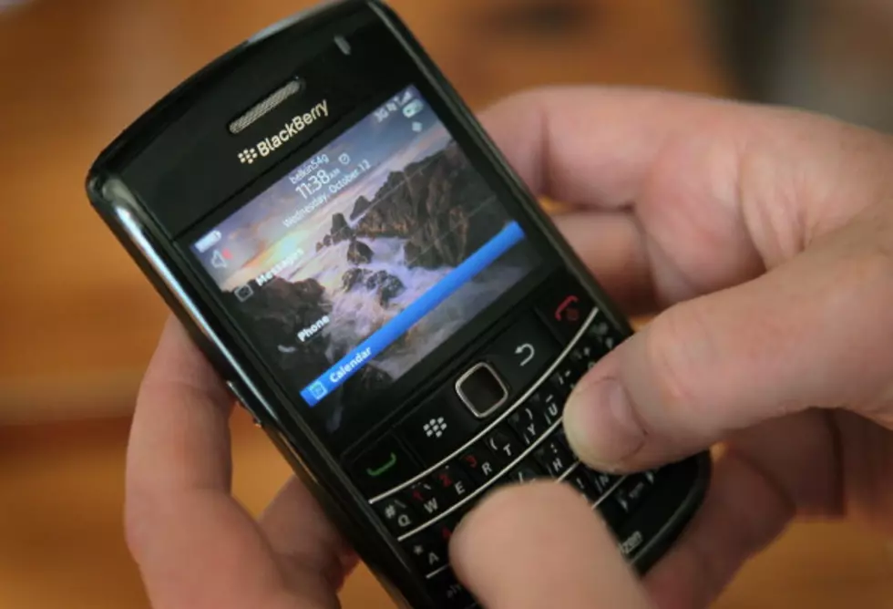 Tech Thursday – Blackberry Crashes while iPhone 4S Flies