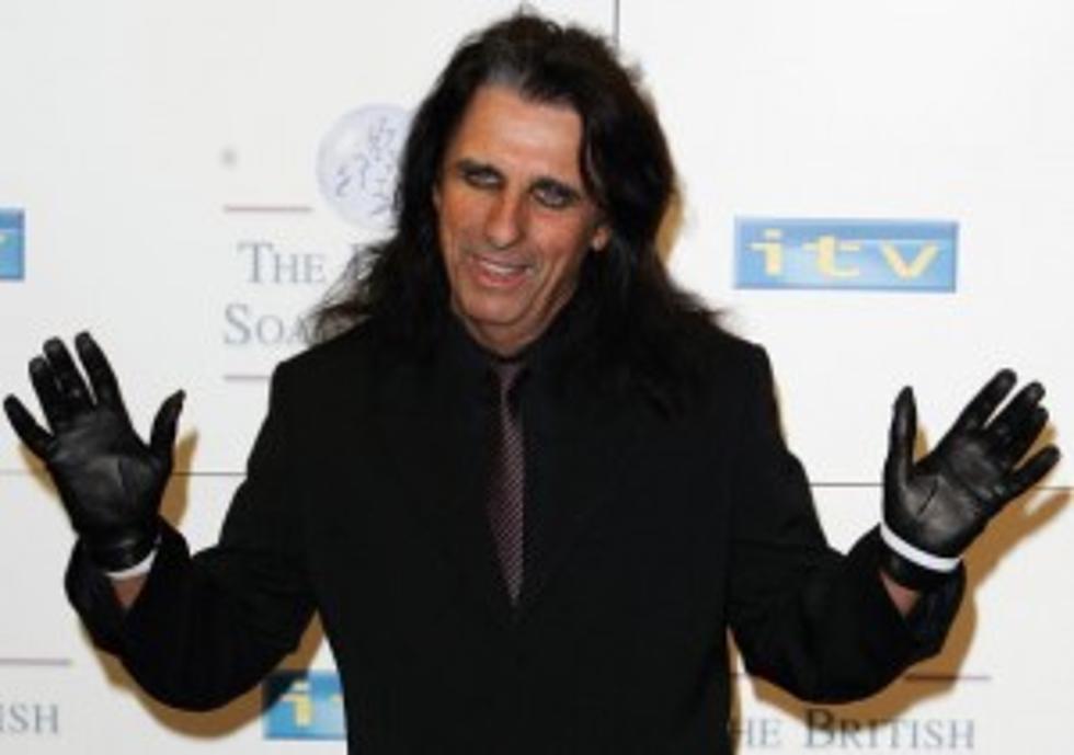 Alice Cooper Guest Hosts On &#8220;Never Mind The Buzzcocks&#8221; British Comedy Show [VIDEO]