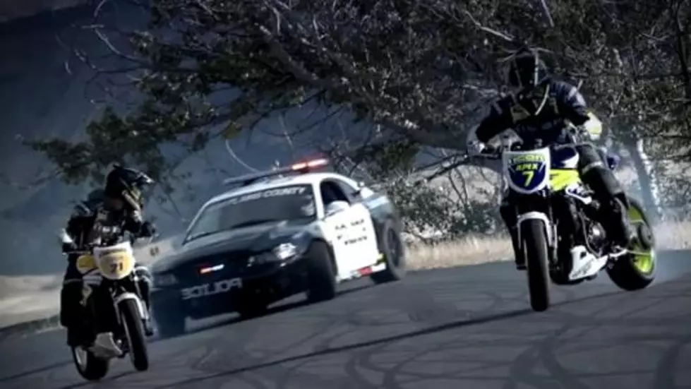 Motorcycle Battles Car In Awesome Chase Sequence [VIDEO]