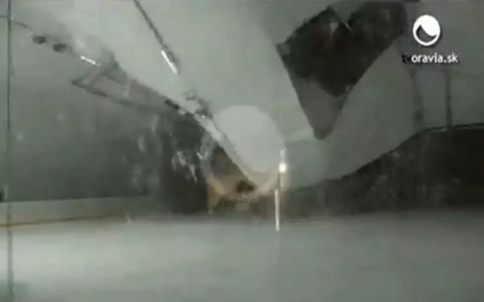 Hockey Rink Roof Collapses While People Are Still Inside [VIDEO]