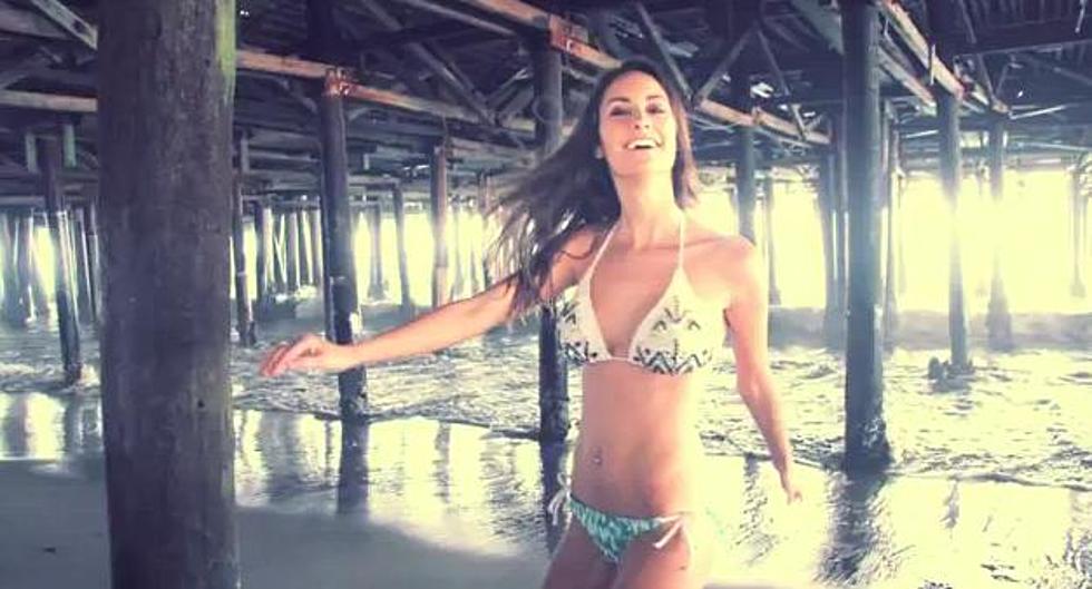 Sexy Girl Makes Us Want To Party Under A Pier [VIDEO]