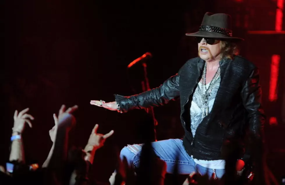 Axl Rose Falls On His Face During Guns N&#8217; Roses Performance At French Festival