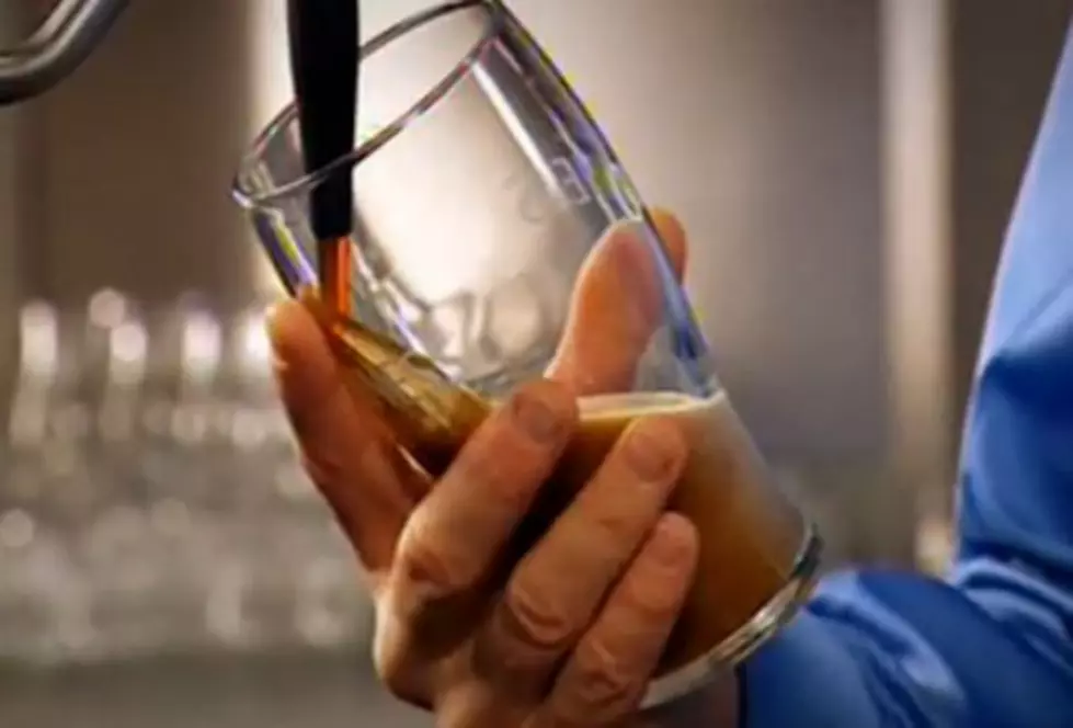 How To Pour A Perfect Pint Of Guinness [VIDEO]