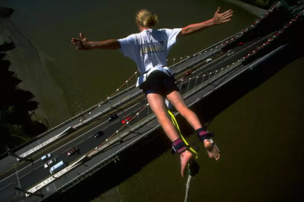 Girl Bungee Jumps Without Safety Harness [VIDEO]