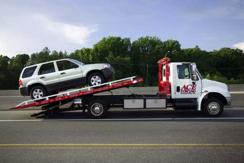 Lady Goes Bananas During Auto Repossession [VIDEO]