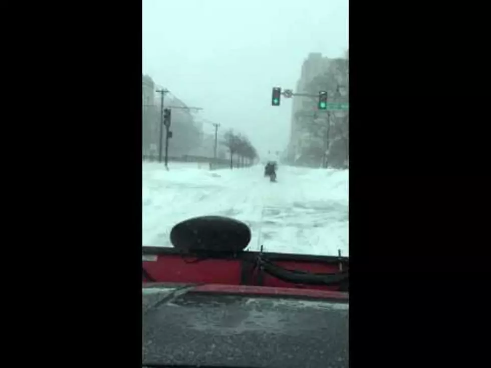 Dude Snowboarding down the streets of Boston [VIDEO]