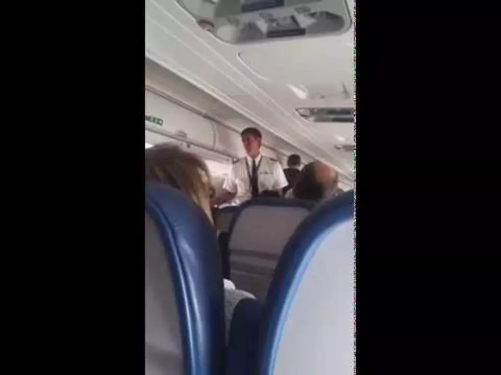 Pilot Accidentally Locks Himself Out of the Cockpit [VIDEO]