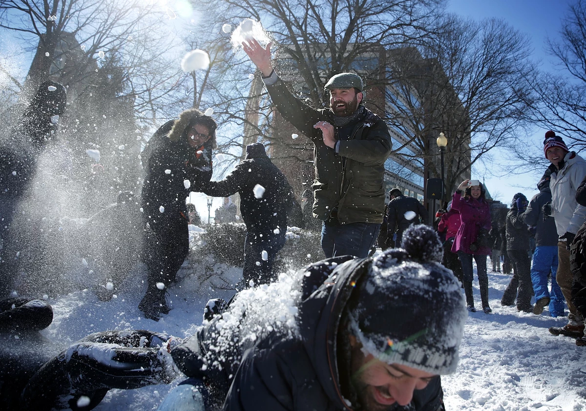 snow ball fight, world biggest snowball fight cancelled for snow, cancell.....
