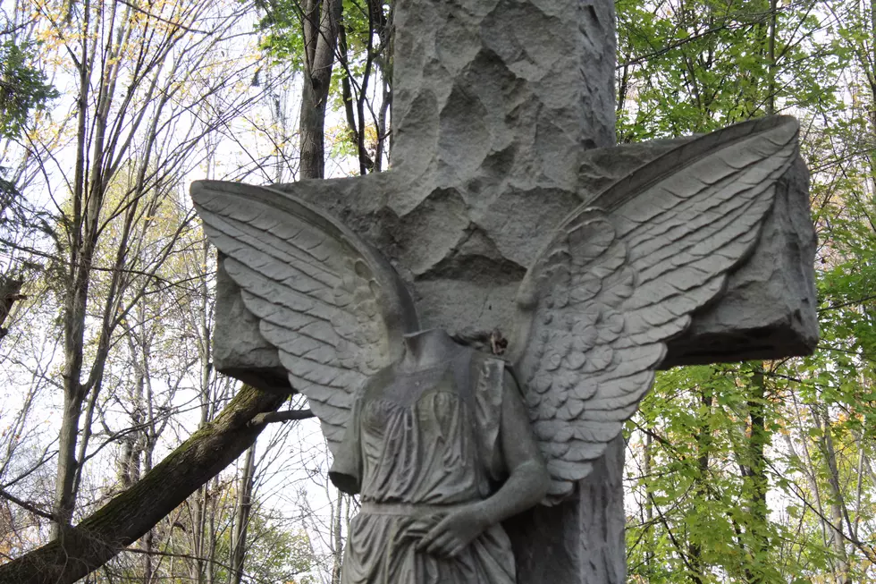Behind &#8216;The Gates of Hells&#8217; &#8211; The Abandoned Pinewood Cemetery